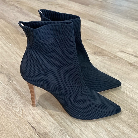 NEW Women’s Journee Collection Milyna Tru Comfort Foam Pull On Stiletto Booties - Picture 1 of 6